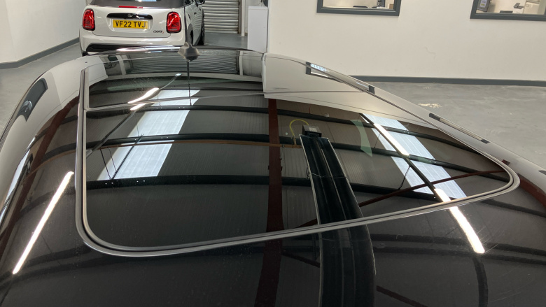 MINI Hatchback 135kW Cooper S Level 3 33kWh 3dr Auto Electric Hatchback